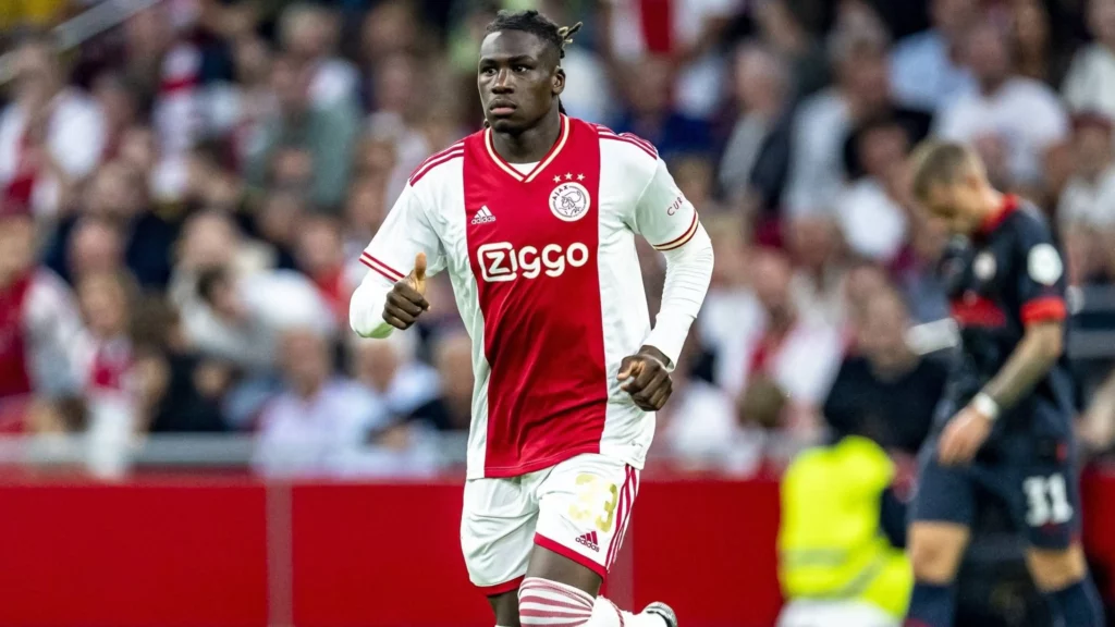 Fulham-Signs-Calvin-Bassey-From-Ajax