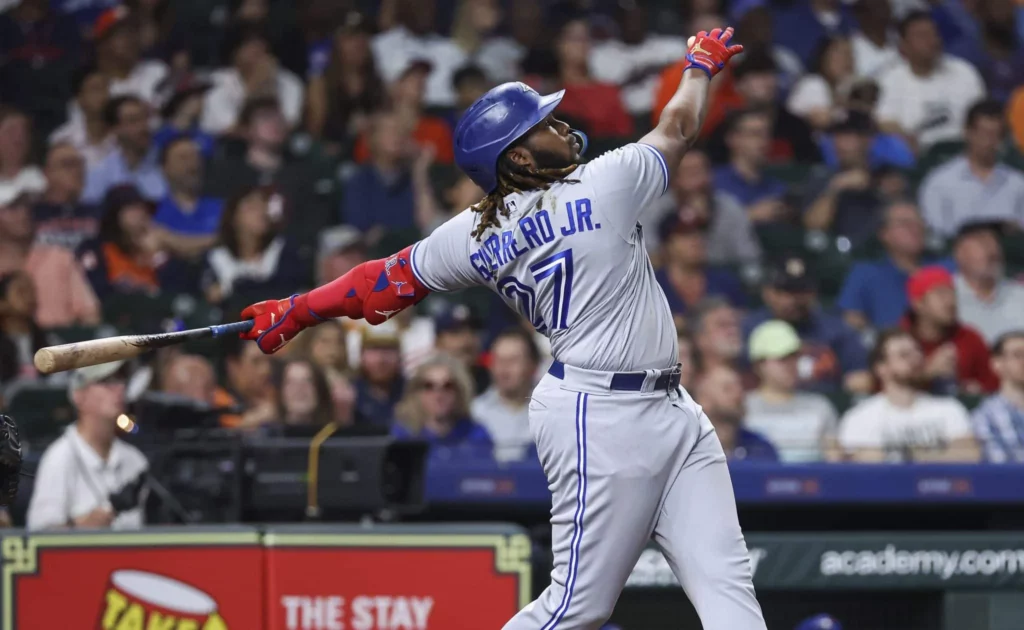 guerrero-jr-follows-in-fathers-footsteps-to-win-home-run-derby